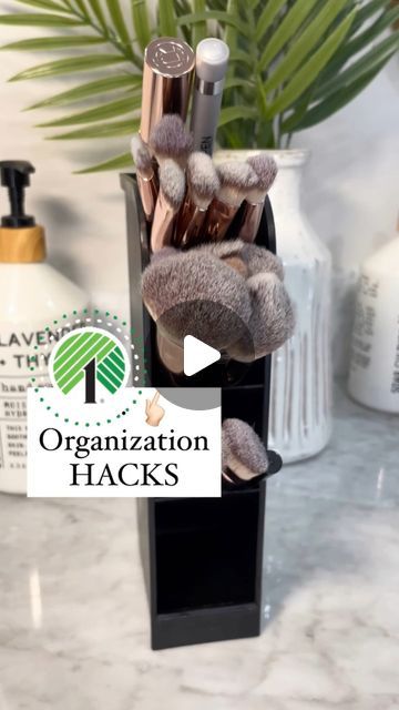 Emma Villaneda on Instagram: "DIY dollar tree organization ideas! *Beauty edition* Which hack was your favorite?! #diy #craft #homedecor #makeup #beautyhacks #organization #design #home #homedesign #diyproject #tutorial #viral #diycraft #satisfying #organize #homeorganization #dollartree" Dollar Tree Organization Bathroom, Diy Dollar Tree Organization, Dollar Tree Organization Ideas, Vanity Organization Diy, Makeup Organizing Hacks, Dollar Tree Makeup, Dollar Tree Storage, Dollar Tree Diy Organization, Dollar Tree Organization