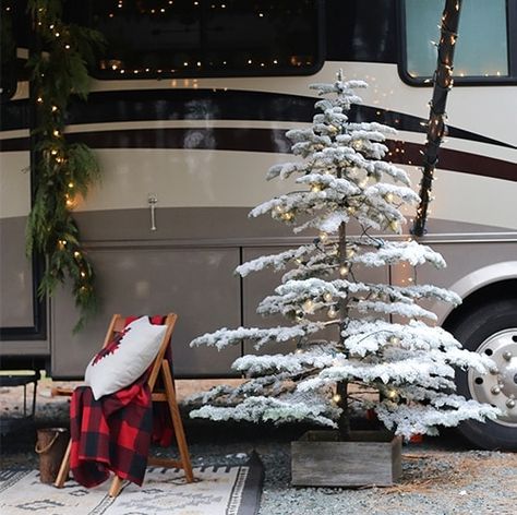 Wanderlust | Mountain Modern Life Camping Decorating Ideas, Rv Christmas, Rv Holiday, Camping Desserts, Camping Diy, Rv Decor, Camper Decor, Motor Home, Camper Life