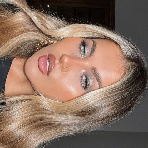 Jamie Genevieve Hair, Prom Lips, Inspi Makeup, Expensive Life, Jamie Genevieve, 2024 Makeup, Dramatic Eyeliner, Makeup 2024, Wedding Guest Makeup