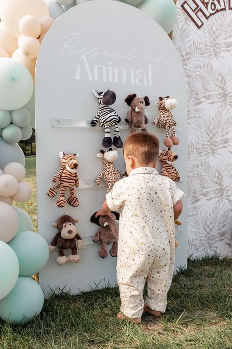 Stand For Birthday Decoration, Into The Wild Birthday Theme, Animal Themed Birthday Party Two, Wild Life Party Ideas, Wild One Neutral Birthday, Two Wild Birthday Backdrop, Born Two Be Wild Centerpieces, Two Wild Party Theme, 3 Year Birthday Ideas