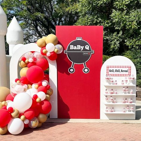 Baby Q Balloon Arch, Bbq Shower Ideas, Bbq Themed Baby Shower Ideas, Baby Q Baby Shower Ideas, Baby Bbq Shower Ideas, Bbq Gender Reveal Ideas, Bbq Baby Shower Ideas, Baby Q Gender Reveal, Modern Bounce House