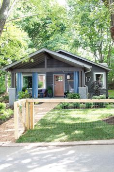 Craftsman Porch, Contemporary Lamp, Bungalow Homes, Contemporary Villa, Garden Paving, Contemporary Exterior, Front Yard Fence, Backyard Porch, Contemporary Garden