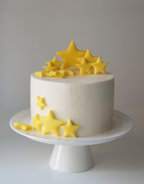 Christmas cake with stars by sugar kids & cakes Cake With Stars, Fondant Stars, 1 Tier Cake, Chocolate Cake Designs, Kids Cakes, Yellow Cake, 50th Birthday Party, Tiered Cakes, Kids Cake