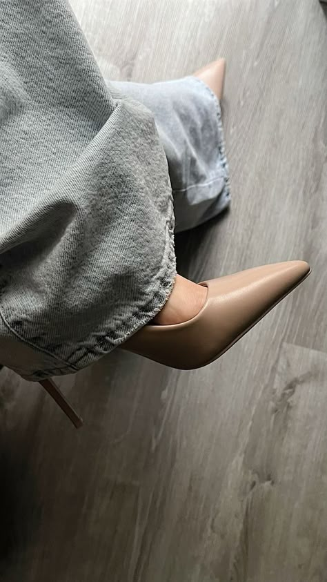 Dhgate Finds, Stile Hijab, Heels Aesthetic, Mode Zara, Shoes Heels Classy, Heels Classy, Foto Ideas Instagram, Mode Inspo, Pretty Shoes