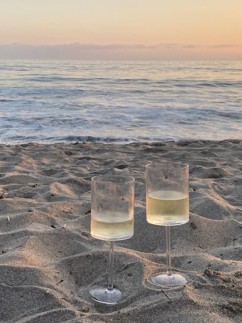 Wine, beach, picnic, sunset, sunset picnic Prosecco Picnic, Picnic Aesthetic On The Beach, Wine On The Beach, Drinks At The Beach Aesthetic, Wine Beach Aesthetic, Graduation Picnic, Beach And Wine Aesthetic, Wine At Beach Aesthetic, Cocktails Beach Aesthetic