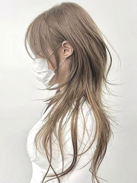 (Korean Layered Haircut) hush cut for long, ash blonde hair Hush Cut, Hair Inspiration Long, Haircut Inspo, Hairstyles For Layered Hair, Wolf Cut, Hair Stylies, Haircuts Straight Hair, Haircuts For Medium Hair, Women's Hairstyles