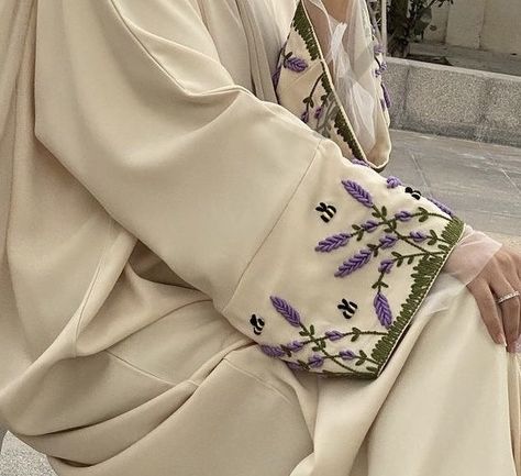 Summer Abaya, Embroidery Fashion Detail, Abaya Style, Hijabi Fashion Casual, Mode Abaya, Modest Dresses Casual, Abaya Designs, Muslimah Fashion Outfits, Arab Fashion