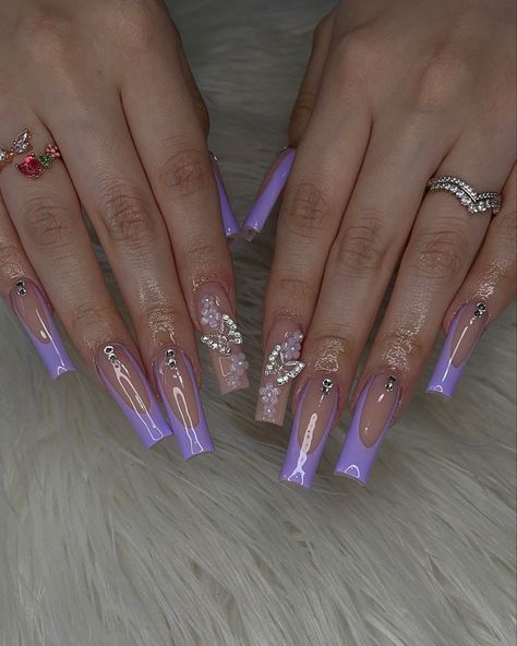 Lavender Quencinera Dresses, Lavender Butterfly Nails Quince, Purple French Tips With Butterflies, Sweet 15 Nail Designs, Purple Acrylic Nails For Quince, Purple Birthday Nails Butterfly, Latina Nail Designs Purple, Purple Acrylic Nails Birthday Set, Rapunzel Themed Acrylic Nails