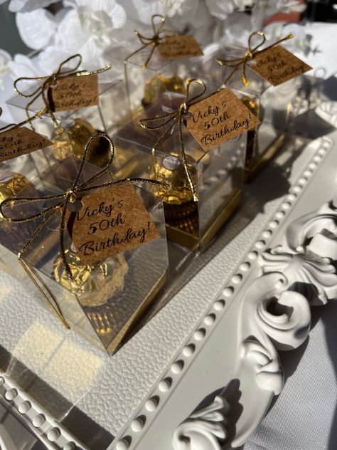 Chocolate Souvenirs Wedding, Ferrero Rocher Party Favors, Unique Party Favors For Adults, Ferrero Rocher Favors, Ferrero Rocher Gift Ideas, Company Party Favors, Ferrero Rocher Gift, Chocolate Party Favors, Gift Box Wedding