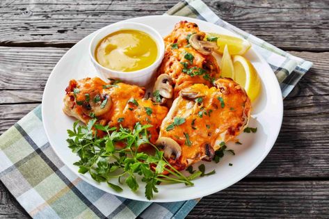 Sauteed Chicken Recipes, Smothered Chicken Recipe, Smothered Chicken Recipes, Boiled Chicken Recipes, Cooking With White Wine, French Onion Chicken, Whole Chicken Recipes, Smothered Chicken, Top Chicken Recipes