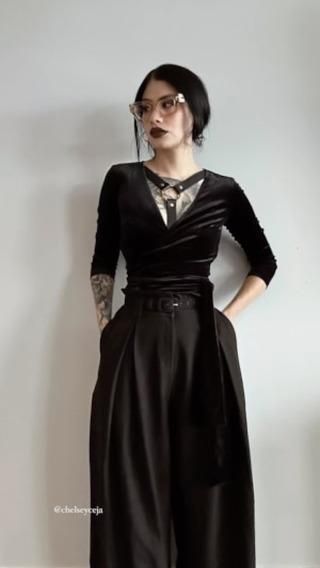 Chic Edgy Outfits, Bowl Of Candy, Vintage Halloween Costumes, Edgy Work Outfits, Harness Outfit, Celtic Clothing, Goth Chic, Academia Style, Glam Outfit