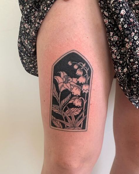 lou belton on Instagram: "custom floral thigh piece for haily. Thank you so much 🖤" Floral Thigh Piece, Abstract Tattoo Ideas, Abstract Tattoos, Ankle Tattoos For Women, Sick Tattoo, Thigh Piece, Baby Tattoos, Abstract Tattoo, Cover Up Tattoos