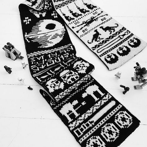 Ravelry: Inknstring's Star Wars - scarf Double Knit Scarf, Star Wars Blanket, Knitted Scarfs, Double Knitting Patterns, Star Wars Crochet, Star Wars Crafts, Knitting Patterns Free Scarf, Knitting Machine Patterns, Colorwork Knitting