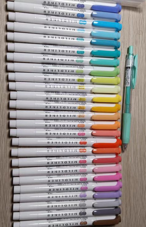 Mildliner Highlighters Aesthetic, Midliner Markers, School Backpack Essentials, Mildliner Highlighters, Studying Stationary, Pretty School Supplies, School Suplies, Stationery Obsession, Zebra Mildliner