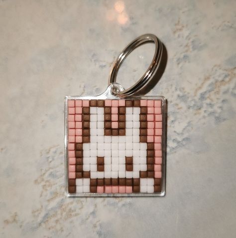 13 X 13 Pixel Art, Miffy Pixel Art, 13x13 Pixel Art, Pixel Art Keychain, Pixel Keychain, Key Rings Diy, Make Your Own Keychain, Safety Pin Jewelry Patterns, Tiger Keychain