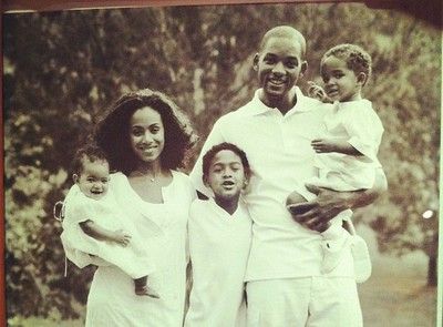 Will and Jada Pinkett Smith w/their kids Will Smith And Family, Old School Pictures, Jada Pinkett, Willow Smith, Intimate Photos, Jaden Smith, Jada Pinkett Smith, Celebrity Families, All In The Family