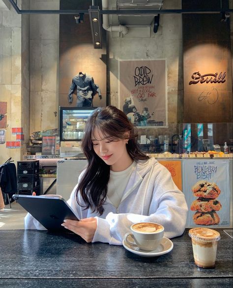 Cafe Study Outfit, Study Outfit Aesthetic, Preppy Toddler, Study Timer, Studying Girl, Study Outfit, Korean Student, Cafe Study, Korean Photo