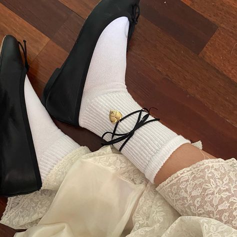 Aesthetic Tiktok, White Socks, Lace Ribbon, Fall Nail Designs, Fall Hair Colors, Autumn Aesthetic, Outfit Inspo Fall, White Sock, Fashion Aesthetic