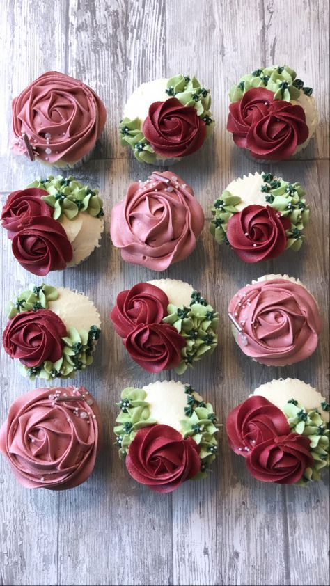 Burgundy And Pink Cupcakes, Burgundy Cupcakes Wedding Ideas, Burgundy And Pink Birthday Cake, Burgundy And Pink Cake, Wedding Cupcakes Burgundy, Jewel Tone Cupcakes, Maroon And Gold Cake, Burgundy Cupcakes, Burgundy Cake