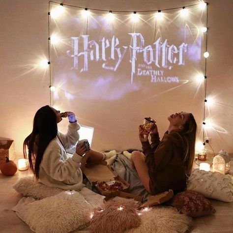 BFF Sleepovers like this 😍❤️ Sleepover bedroom ideas, teenagers bedroom decor ideas, dorm room decor ideas! @allhomeaesthetics #allhomeaesthetics #bedroomdecor #teenagegirlbedroomdecor #teenagerbedroomideas #tweensbedroom #homedecorideas #sleepoverideas #bffgoals #harrypotterforever #potterhead #harrypotterfanclub Sleepover Room, Harry Potter Marathon, Girl Sleepover, Fun Sleepover Ideas, Sleep Over, Make You Believe, Sleepover Ideas, Movie Marathon, Bff Goals