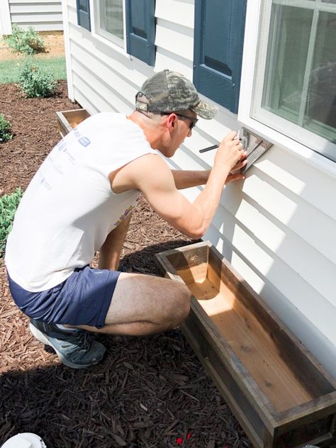 How to Attach Window Boxes to Vinyl Siding - Jordan Jean Vynil Siding, Diy Window Box Planter, Hanging Window Boxes, Outdoor Siding, Wooden Window Boxes, Cedar Window Boxes, Window Boxes Diy, Diy Flower Boxes, Steel Siding