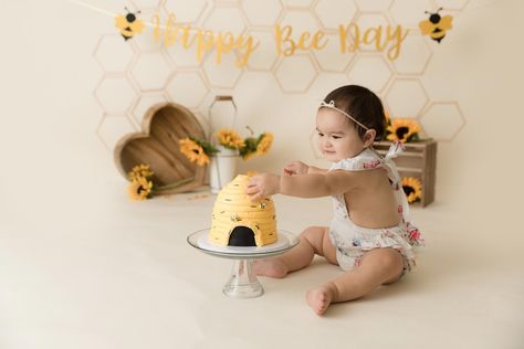 Happy bee day birthday cake smash #beehive #cake #sunflowers #firstbirthday Happy Bee Day, Bee Themed Birthday Party, 1st Birthday Party For Girls, Bee Birthday Party, Bee Cakes, 1st Birthday Photoshoot, Bee Day, Bee Party, Smash Cake Photoshoot