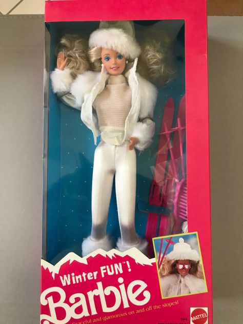 Winter Barbie Aesthetic, Holiday Barbie Costume, Winter Barbie Outfits, Ski Barbie Costume, Barbie Winter Outfits, Barbie Mood, Winter Barbie, Disneyland 2024, Barbie Photoshoot