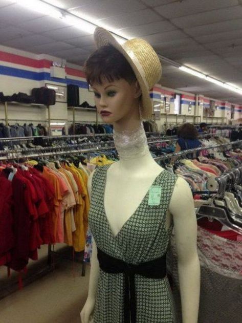 24 Examples Of You're Doing It Wrong - Fail Gallery Store Mannequins, Creepy Dude, Youre Doing It Wrong, Awkward Moments, Pose Reference Photo, Reaction Pictures, Funny Moments, Workout Clothes, Dreaming Of You