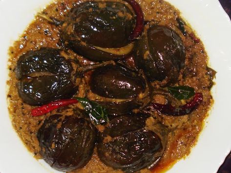 Very quick tasty brinjal masala/curry Achari Baingan, Indian Eggplant Recipes, Brinjal Recipe, Indian Eggplant, Punjabi Recipes, Pickled Eggplant, Crispy Recipes, Stuffed Eggplant, Indian Cookbook