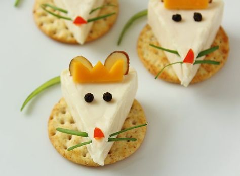 These cute little Mouse King cheese bites are a festive Nutcracker snack that are easy to make...and eat! Nutcracker Ballet Birthday Party, Nutcracker Christmas Party, Speedy Gonzales, Christmas Tea Party, Birthday Party Snacks, Mouse King, Christmas Party Themes, Cheese Bites, The Nutcracker