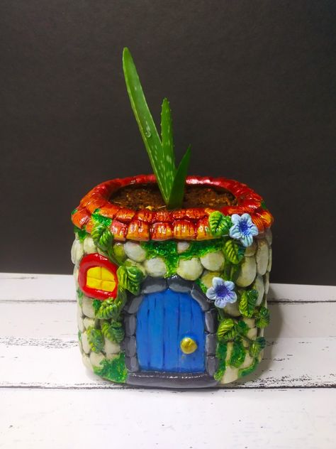 Paint Containers Diy, Plastic Container Painting Ideas, Small Plastic Containers, Planter Diy, Plant Pot Diy, Fairy Castle, Diy Planter, Animal Planters, Diy Glass Bottle Crafts