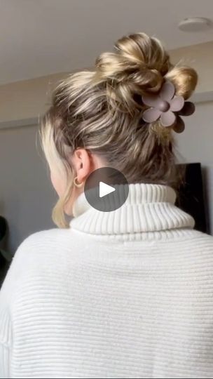 2.7K reactions · 199 shares | @mad.hair_ favorite go to clawclip for messy bun using the @pinkpewter Buttercup Flower Claw Hair Clip in Taupe #pinkpewter #fallhairaccessories #fallvibes #clawcliphairstyle | Pink Pewter ™ | themartinezcasita · Original audio Medium Hair Up, Autumn Hair Accessories, Buttercup Flower, Claw Hair Clip, Cute Buns, Wacky Hair Days, Wacky Hair, Clip Hairstyles, Easter Hair Bow