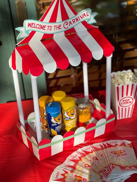 Carnival Birthday Party Foods, Carnival Treat Table, Carnival Birthday Party Theme Food, Carnival Party Snacks, Circus Themed Birthday Party Food, Diy Carnival Party Ideas, Classy Carnival Theme Party, Carnival Snack Ideas, Carnival Theme Centerpieces Diy