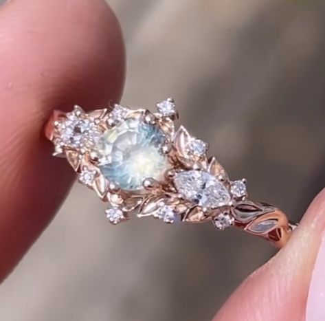 Fairy Engagement Rings, Extravagant Accessories, Where To Buy Jewelry, Moss Agate Rings, Wedding Ring Upgrade, Fairytale Engagement Rings, Creative Engagement Rings, Agate Rings, Old Jewelry Crafts