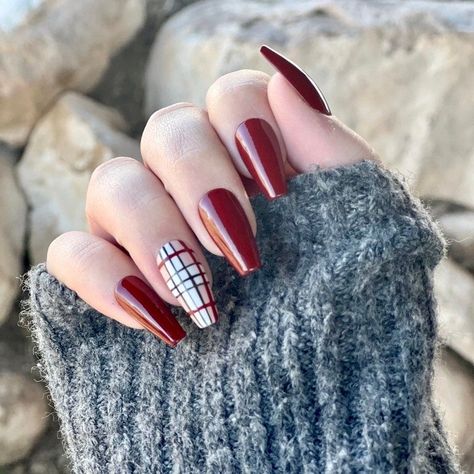 Medium Winter Nails 2023 - 2024 18 Ideas: Stay Trendy and Cozy! - Women-Lifestyle.com Burberry Nails, Plaid Nail Designs, Deep Red Nails, Dark Red Nails, Fall Manicure, Plaid Nails, Cedar City, Burgundy Nails, Dark Nails