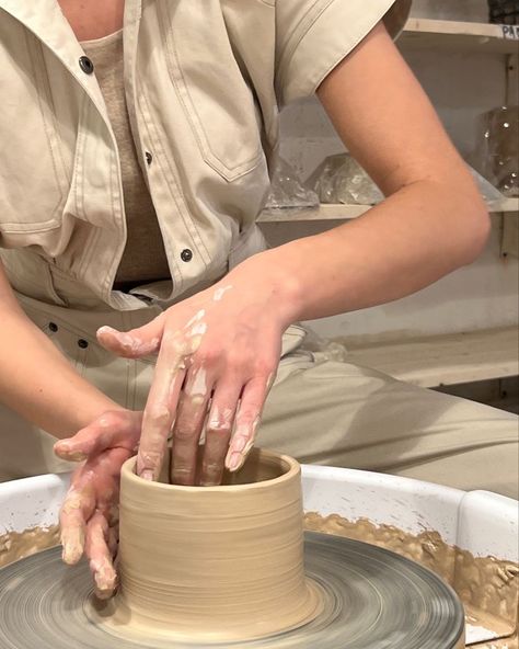 Hobbies To Try, Clay Studio, Hand Reference, Couple Picture Poses, Pottery Crafts, Thrown Pottery, Beige Aesthetic, Pottery Studio, Clay Ceramics