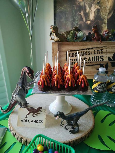 Jurassic Park Party Desserts, Jurassic World Birthday Games, Jurassic World Dominion Birthday Party, Jurassic World Birthday Party Decor, Jurassic Park Party Diy, Camp Cretaceous Birthday Party, Jurassic Park 3rd Birthday Party, Jurrasic World Birthday Cake, Jurrasic Park Birthday Party