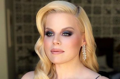 Actress Megan Hilty Height, Weight, Measurements, Bra Size, Wiki, Biography details. Megan Hilty is an American Actress and Singer. She became popular through her roles in films, Wicked, 9 to 5: The Musical, Noises Off, and TV Series Smash and Sean Saves in World. Megan Hilty was born on 29 March 1981 in Bellevue, Washington,... Noises Off, Megan Hilty, Mary Louise Parker, Bellevue Washington, Vocal Lessons, Kaitlyn Dever, Theatre Actor, Celebrity Biographies, 9 To 5