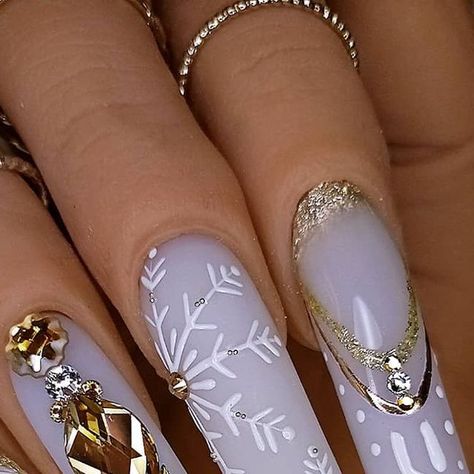 Winter French Tip Nails, Trendy Christmas Nails, Winter Wonderland Nails, Wonderland Nails, Nails Festive, Festive Nail Art, Holiday Nail Designs, Winter Nails Acrylic, Snowflake Nails