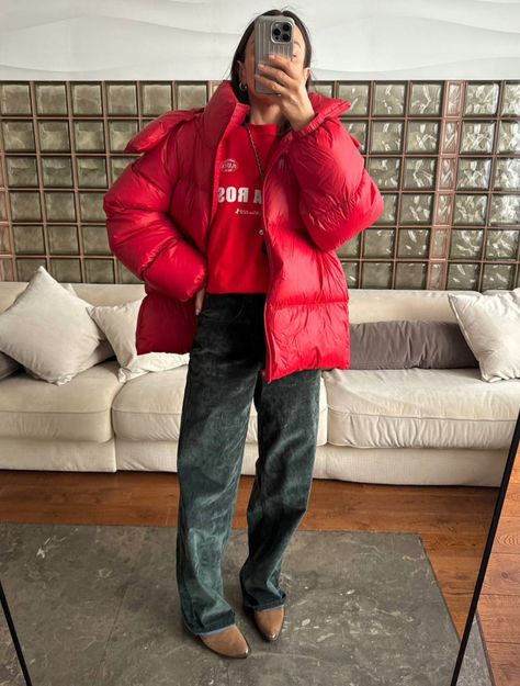 Red Puffer Outfit, Trendy Red Puffer Jacket For Winter, Red Puffer Jacket Outfit Street Styles, Fitted Red Puffer Jacket For Winter, Red Puffer Jacket Outfit, Red Long Sleeve Winter Puffer Jacket, Fitted Red Puffer Jacket, Puffer Outfit, Red Puffer Jacket