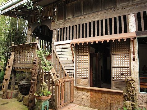 Filipino Old House, Old House Background, Traditional Filipino House, Philippine Homes, Tropical Malady, Filipino Interior Design, Architectural Homes, Filipino Design, Philippine Architecture