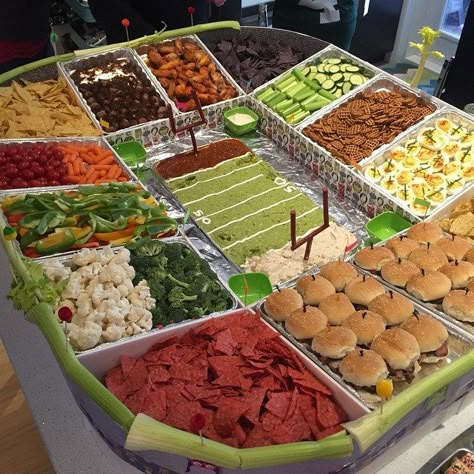 Football Stadium Food Display Super Bowl Party, Super Bowl Set Up, Football Themed 30th Birthday Party, Super Bowl Party Food Ideas, Super Bowl Foods, Super Bowl Food Ideas, Super Bowl Party Ideas, Super Bowl Party Food, Sports Party Food