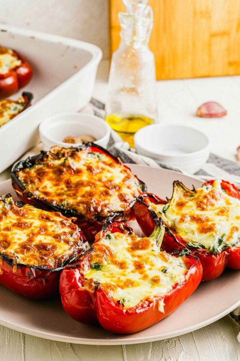 Peppers Recipes Vegetarian, Ricotta Stuffed Peppers, High Protein Snack Recipes, Protein Snacks Recipes, Healthy High Protein Snacks, Stuffed Peppers Recipe, Spinach And Ricotta, Ricotta Recipes, Table For Two