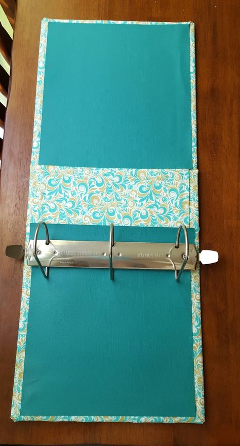 How To Cover A Binder With Fabric, How To Cover 3 Ring Binder With Fabric, How To Cover A Photo Album With Fabric, Fabric Binder Covers Diy, Fabric Covered Binder, Fabric Covered Photo Album Diy, Diy Photo Album Cover, Scrapbook Cover Ideas Diy, Diy Binder Cover Ideas