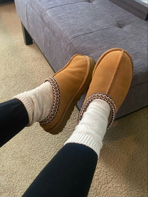 Uggs, Ugg tasman, chesnut uggs, casual outfit, summer Ugg outfit, casual slipper outfit, jean shorts, summer outfit inspo, slippers, ugg outfit Uhh Tasman Slipper, Tasman Ugg Outfit Ideas, Talisman Uggs, Brown Ugg Tasman Slippers Outfit, Brown Slippers Outfit, Ugg Tasman Slippers Outfit Fall, Uhh Slippers Outfits, Ugg Talisman Slippers Outfit, Grey Tasman Uggs Outfits