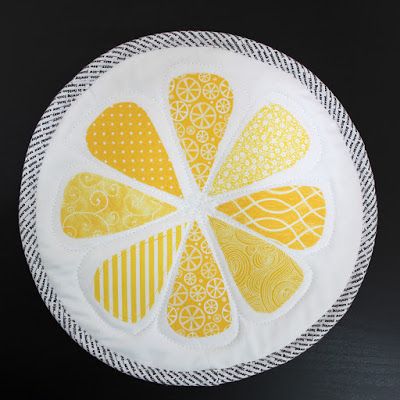 Hot Pad For Table, Lemon Sewing Projects, Lemon Quilt, Lemon Pepper Quilt Pattern, Summer Mug Rugs, Lemon Fabric, Sunflower Table Runner Pattern Dyi, Fall Sewing Projects, Quilted Potholders