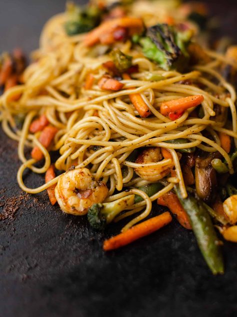 Shrimp Noodle Stir Fry, Stir Fry Noodles Recipe, Chinese Noodle Recipes, Chicken Stir Fry With Noodles, Stir Fry Shrimp Recipes, Homemade Stir Fry Sauce, Fried Noodles Recipe, Ramen Stir Fry, Homemade Stir Fry