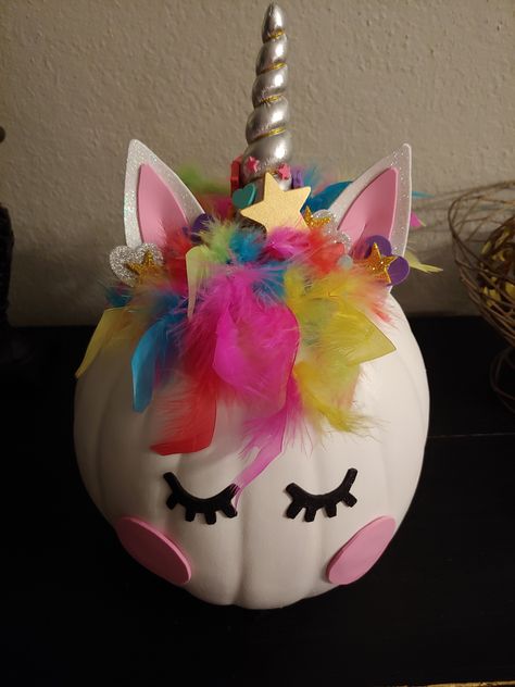 Cute Painted Pumpkin Ideas, Halloween Pumpkin Diy, Creative Pumpkin Painting, Creative Pumpkin Decorating, Character Pumpkins, Unicorn Pumpkin, Pumpkin Decorating Contest, No Carve Pumpkin Decorating, Pumpkin Contest