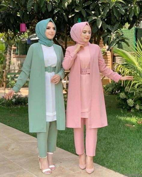 Western dress gallery is an aesthetics online lifestyle store for women's in USA . We believe in finding good quality products for our customers and our main goal is their satisfaction. Modest Muslim Outfits, Pola Kardigan, Islamic Fashion Dresses, Simple Dress Casual, Projek Menjahit, Moslem Fashion, Estilo Hijab, Stile Hijab, Hijab Trends