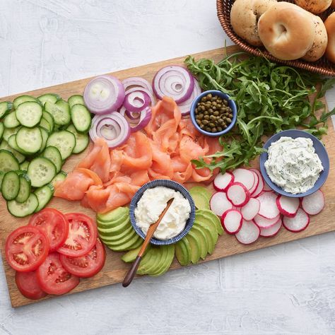 Breakfast Bagel Bar Party Ideas, Lox And Bagels Board, Mini Lox Bagels, Bagel Spread Brunch, Bagel Lox Board, Bagel And Lox Board, Bagel Bar Toppings, Bagels And Lox Charcuterie Board, Bagel Tray Ideas